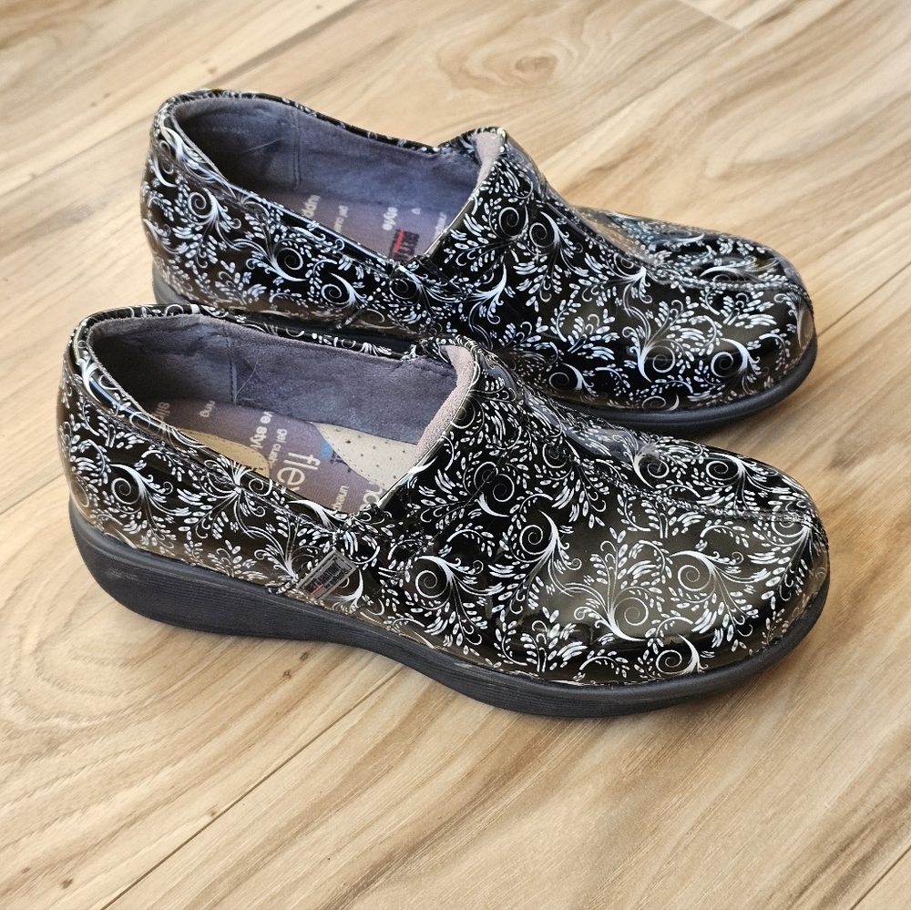 Grey's Anatomy Womens Soft Walk Clogs Black/ White Size 6.5